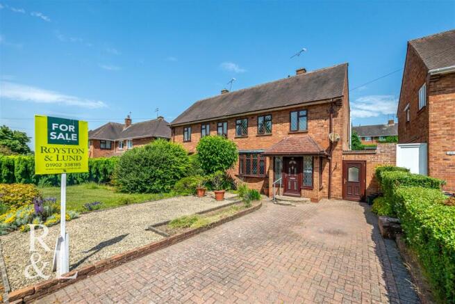 3 bed property, in Pool Hall Road, £280,000