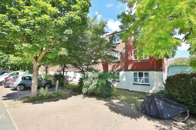 2 bed property, in Boothroyd House, £325,000