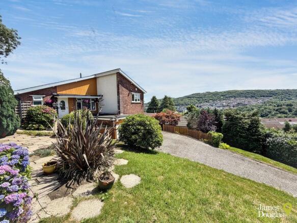 4 bed property, in Highfield Terrace, £500,000