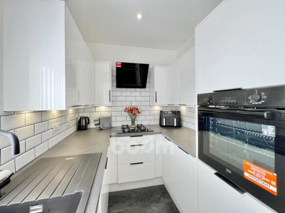 2 bed property, in Barrie Terrace, £74,000