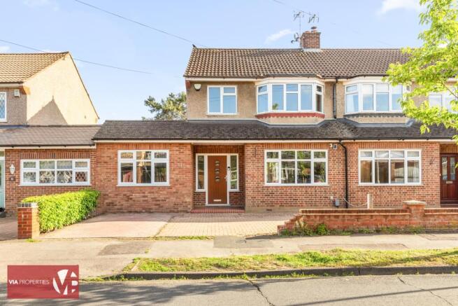 4 bed property, in Grenville Avenue, £680,000