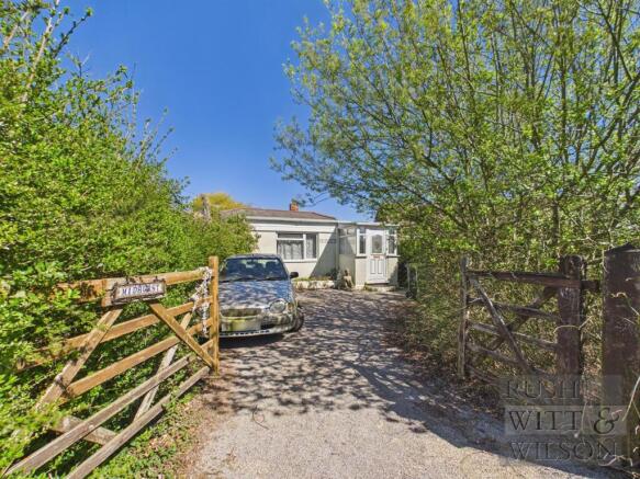 3 bed property, in Sea Road, £375,000