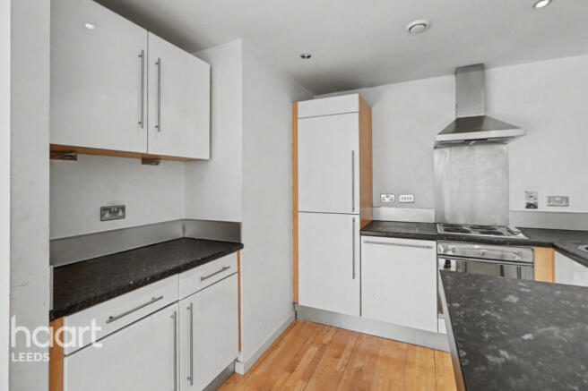 2 bed property, in Gotts Road, £170,000