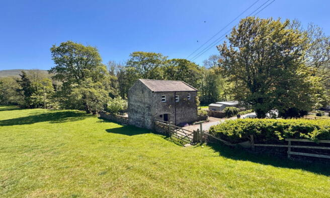2 bed property, in The Old Barn, £350,000