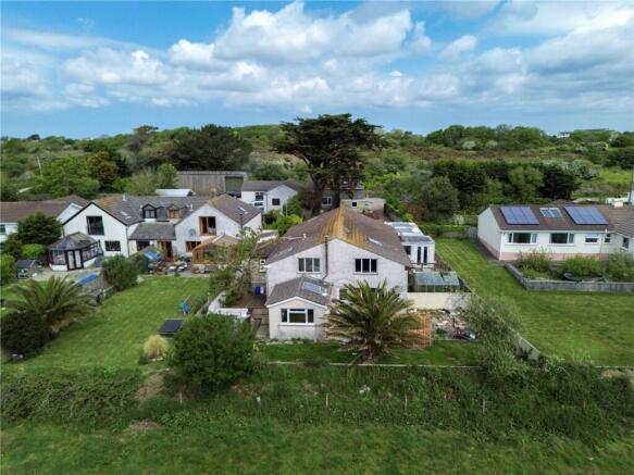 5 bed property, in Prussia Cove Road, £200,000