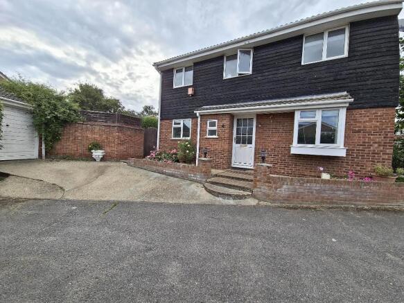 4 bed property, in Elmbourne Drive, £585,000