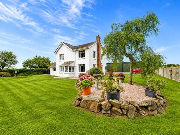 4 bed property, in Holsworthy, £625,000