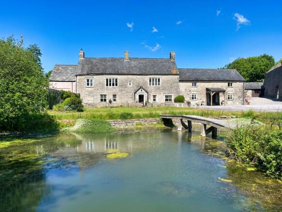 7 bed property, in Fishweir Farm, £1,500,000