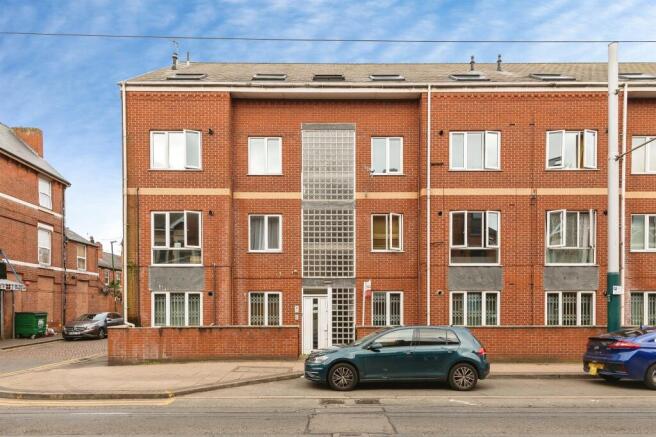 3 bed property, in Radford Road, £150,000