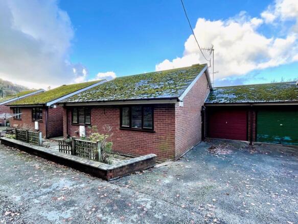 2 bed property, in Ger y Nant, £215,000