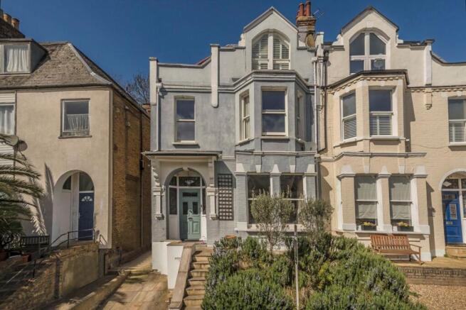 5 bed property, in Woodside, £1,895,000