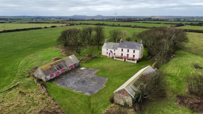 6 bed property, in Rhosgrannog Isaf, £635,000