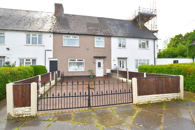 2 bed property, in Ganneys Meadow Road, £125,000