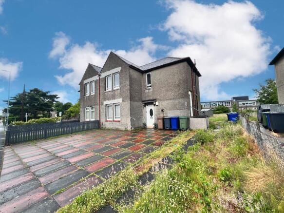 1 bed property, in Sandy Road, £70,000