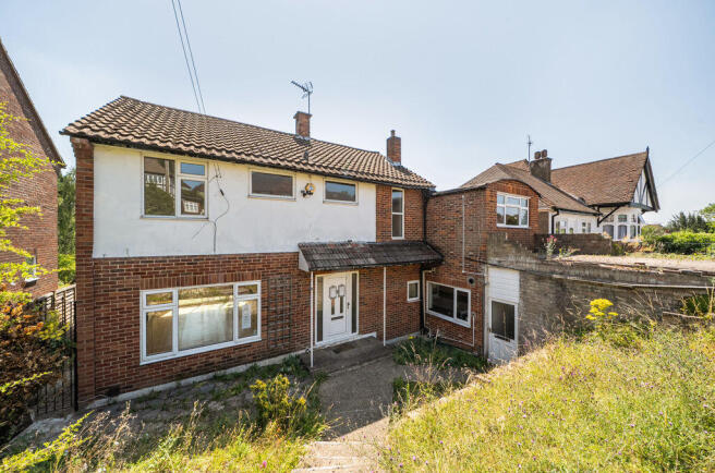 4 bed property, in Pampisford Road, £625,000