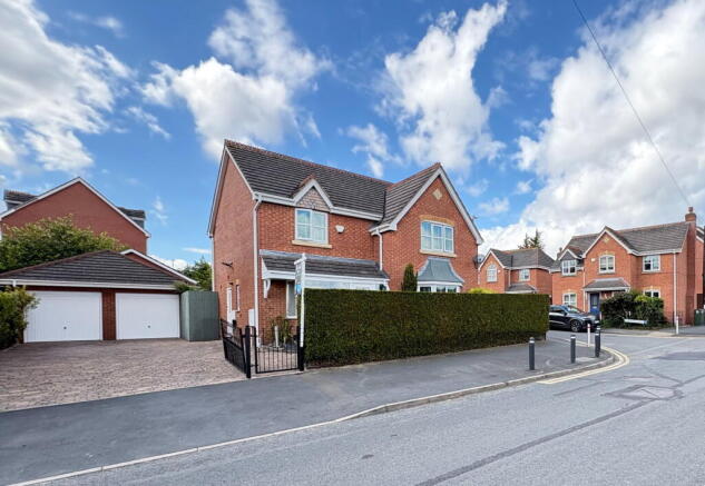 4 bed property, in Melford Mews, £475,000