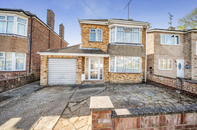 3 bed property, in Leafields, £375,000