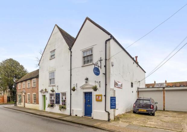 2 bed property, in Flat 2, £175,000