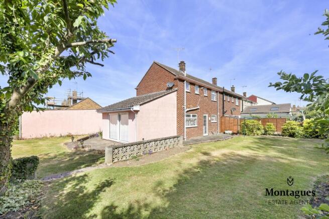 2 bed property, in Queens Road, £450,000