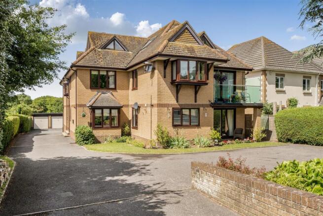 2 bed property, in Preston Road, £150,000