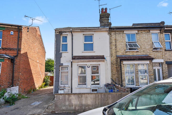 2 bed property, in Key Road, £100,000