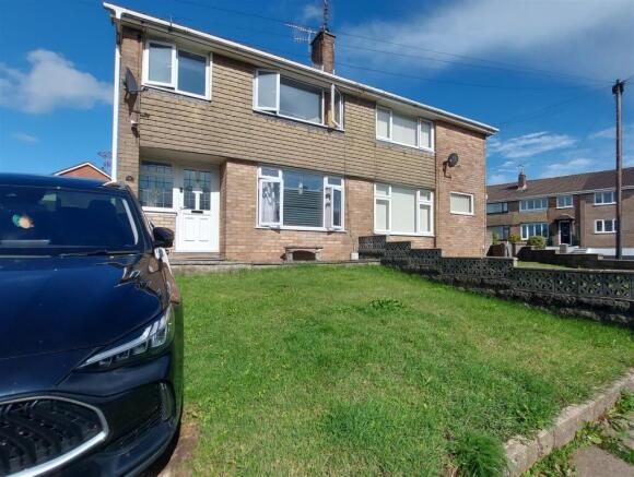3 bed property, in Heol Y Sheet, £210,000