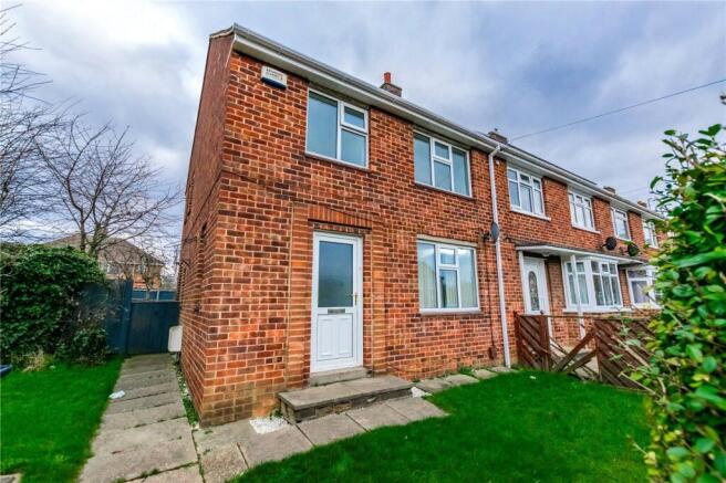 3 bed property, in Edge Avenue, £145,000