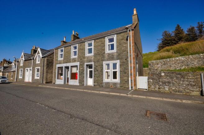 4 bed property, in Main Street, £200,000