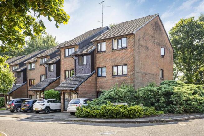 2 bed property, in Adams Way, £180,000