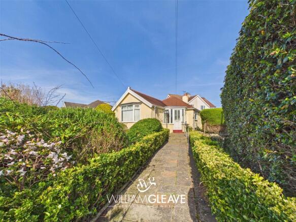 2 bed property, in St. Hilarys Drive, £295,000