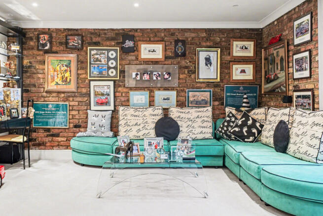 2 bed property, in Junction Mews, £1,750,000