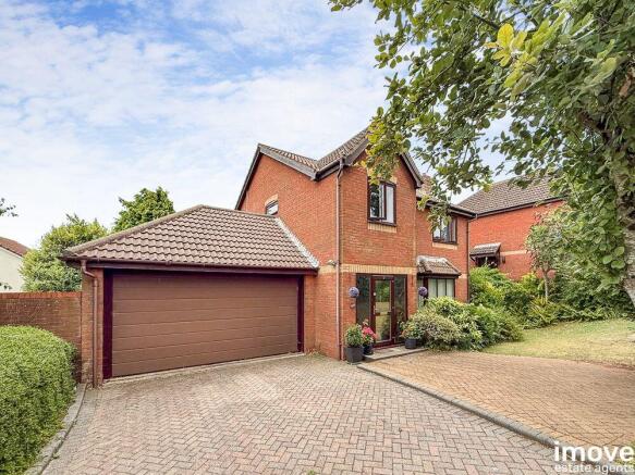 4 bed property, in Whitebeam Close, £440,000