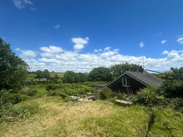 3 bed property, in Kingston, £400,000