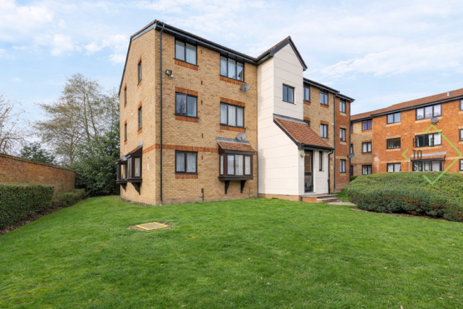 Studio, in Magpie Close, £180,000