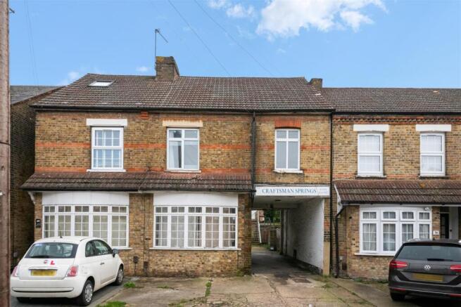 3 bed property, in Bridge Road, £325,000
