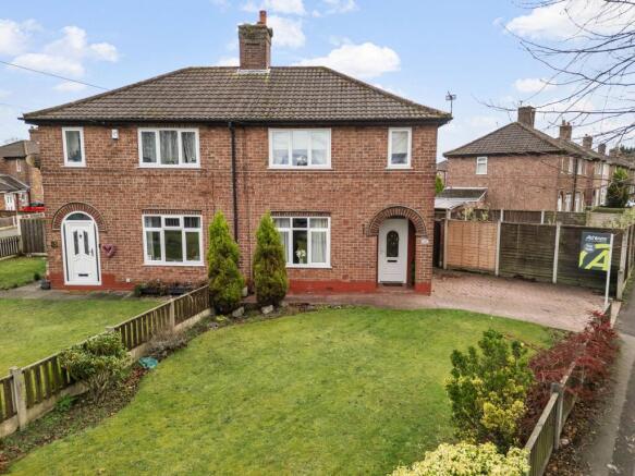 3 bed property, in Grange Avenue, £210,000