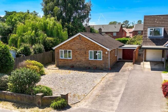 3 bed property, in Green Lane West, £275,000