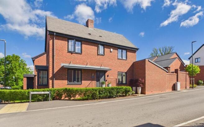 3 bed property, in Palladian Drive, £450,000