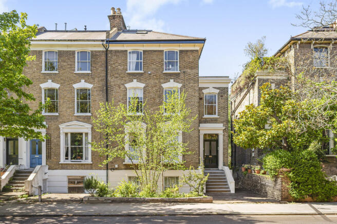 2 bed property, in Manor Avenue, £450,000