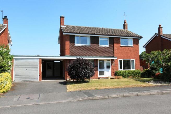 4 bed property, in Woodridge Close, £385,000