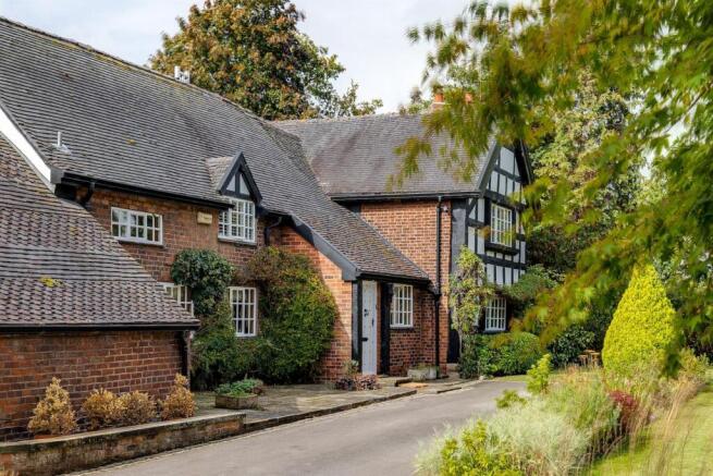 5 bed property, in Overton Green, £1,750,000