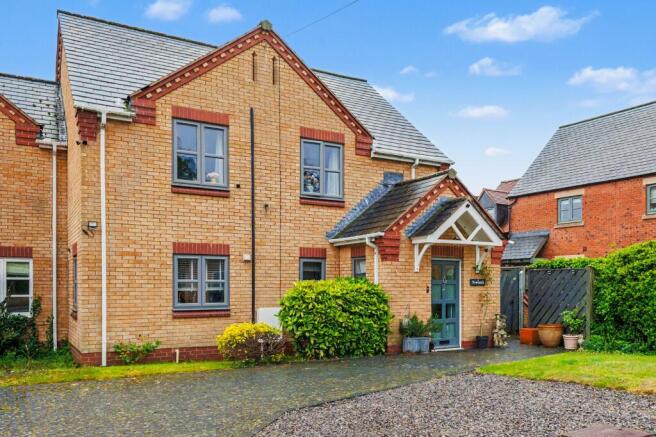 3 bed property, in Todenham Road, £562,000