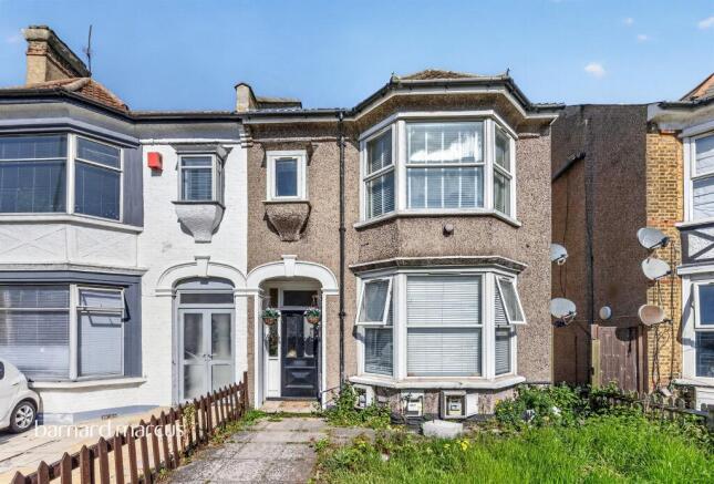 3 bed property, in Brigstock Road, £200,000