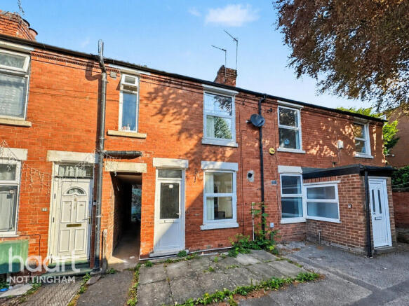 2 bed property, in Ivy Grove, £120,000
