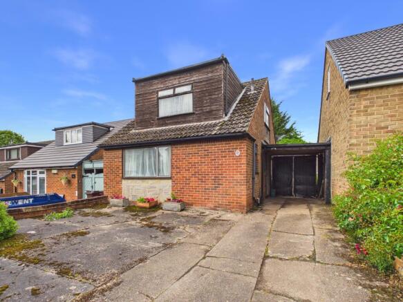 2 bed property, in Hall Dyke, £175,000
