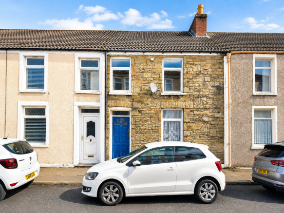 3 bed property, in Wood Road, £125,000