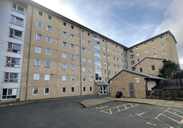 Studio, in Unit B21B, £1,000