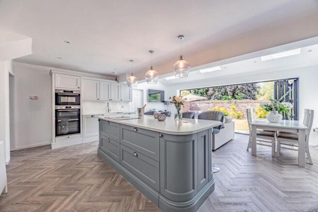 4 bed property, in Tintern Road, £700,000