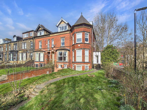 6 bed property, in Regent Park Terrace, £450,000