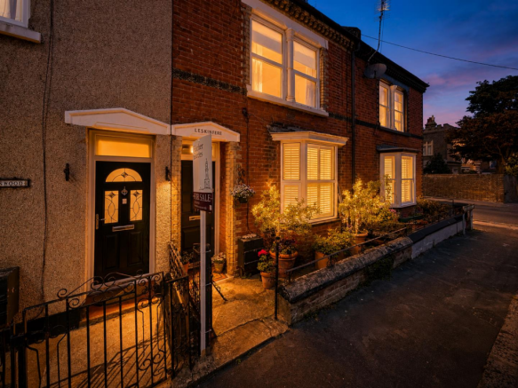 4 bed property, in Oxenden Street, £375,000